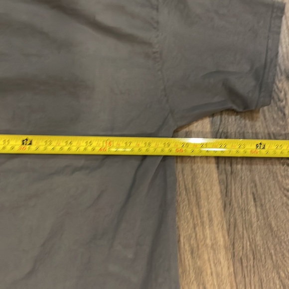 LGBTQ+ Pride Rainbow Support T-Shirt Free Mom Hugs - Gray. Large - Picture 4 of 5